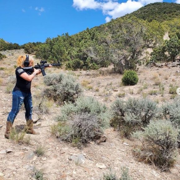 Meet your Posher, Megan - Picture 2 of 5